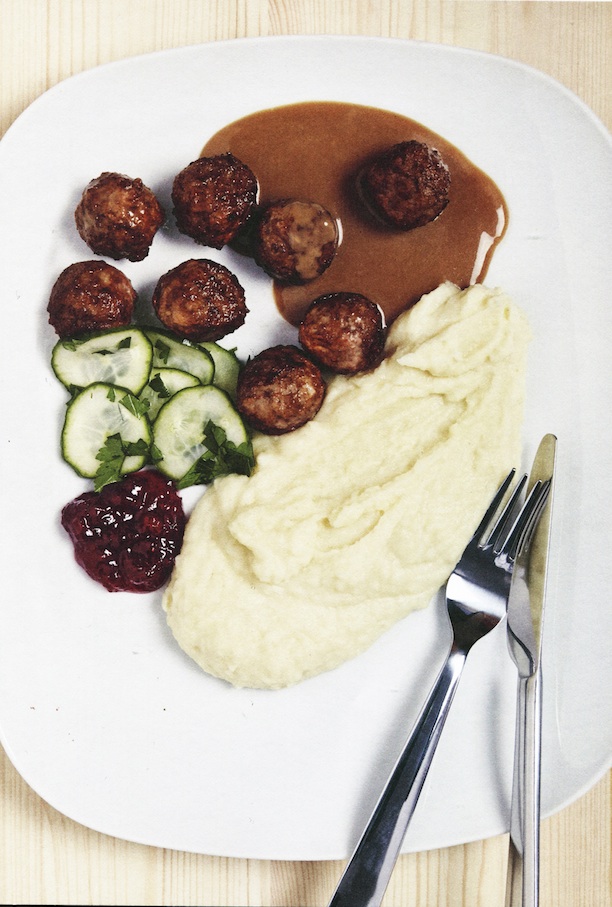 Švédsky tanier s mäsovými guľkami