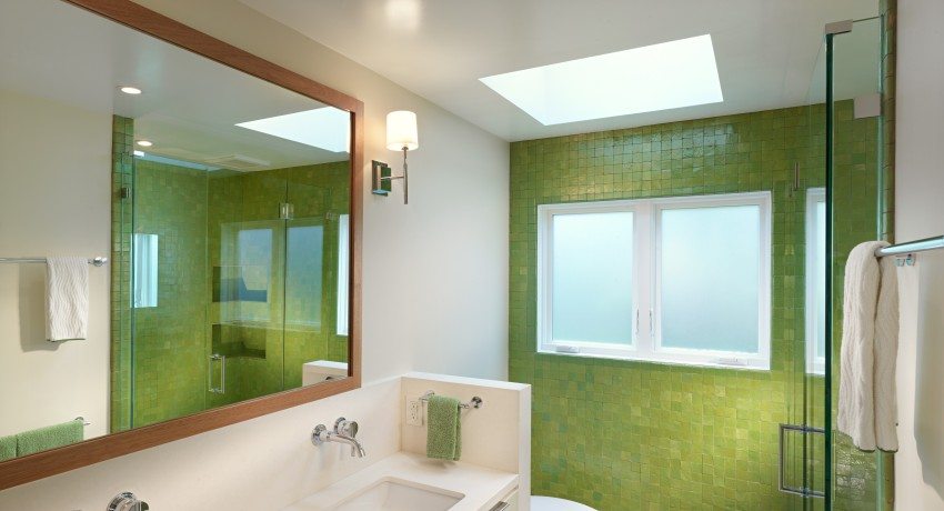 Натяжна стеля у ванній кімнаті, фото готових дизайнерських рішень