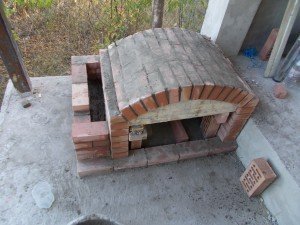 Будівництво арочного склепіння дровници