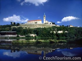 Замок Мельник (Фото: CzechTourism)   Про те, що в Чехії виробляють цілком якісне вино, відомо далеко за межами країни
